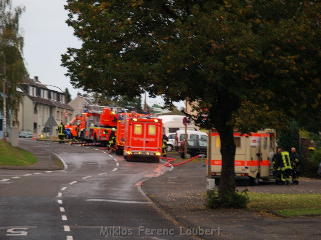 Dachgeschossbrand Koeln Duennwald Leuchterstr   P07.JPG